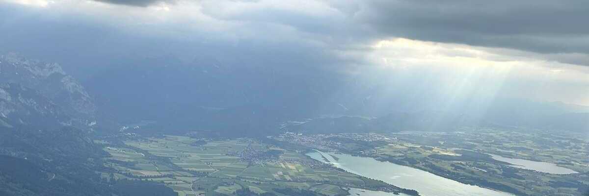 Flugwegposition um 15:38:53: Aufgenommen in der Nähe von Ostallgäu, Deutschland in 2073 Meter